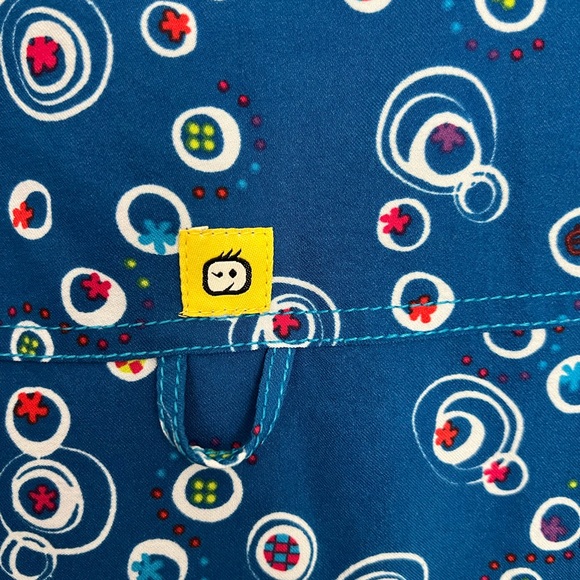 WONDER WINK Scrub Tops Green and Black plus Blue Patterned Women's Size M 2 TOPS - Picture 12 of 13